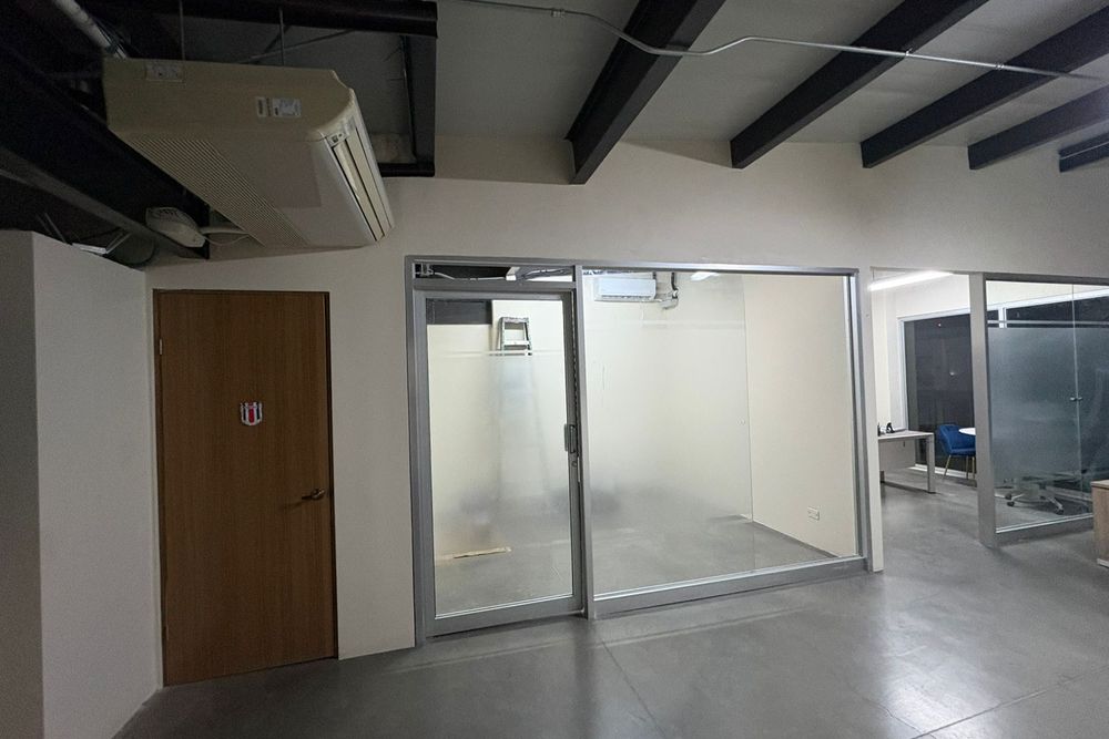 Remodelación de Oficinas — Divisiones en vidrio y aluminio para oficinas corporativas