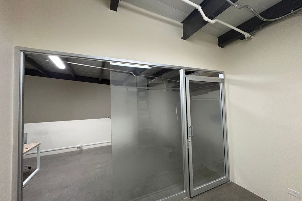 Remodelación de Oficinas — Divisiones en vidrio y aluminio para oficinas corporativas