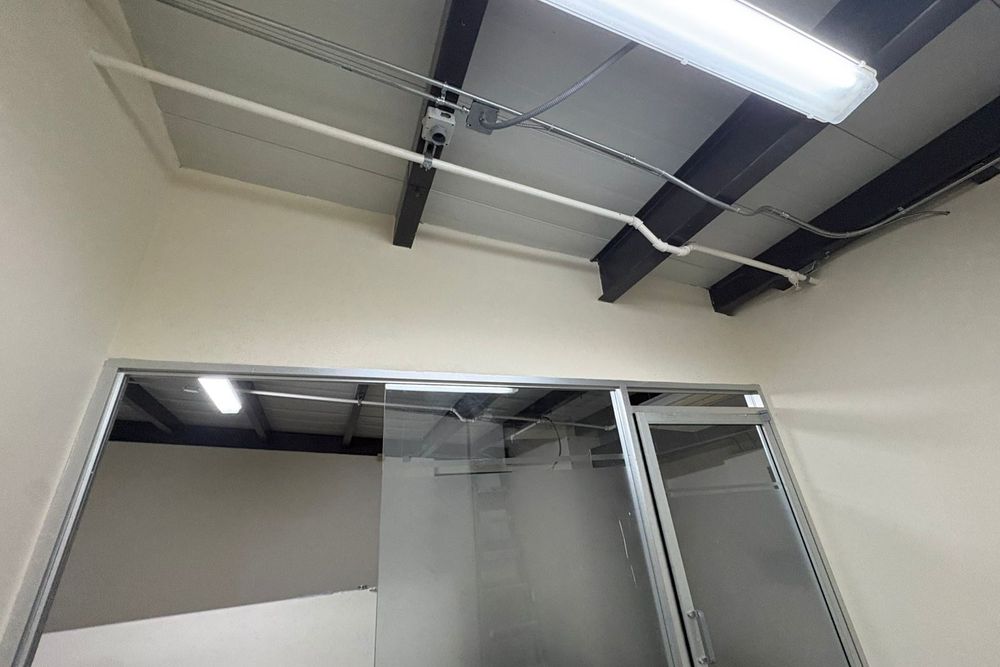 Remodelación de Oficinas — Divisiones en vidrio y aluminio para oficinas corporativas